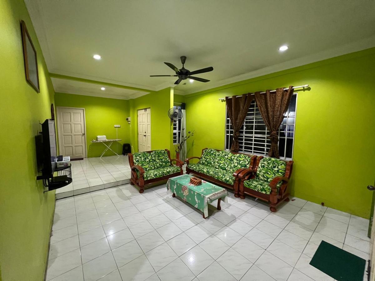 Hanif Homestay Kuching Exterior photo