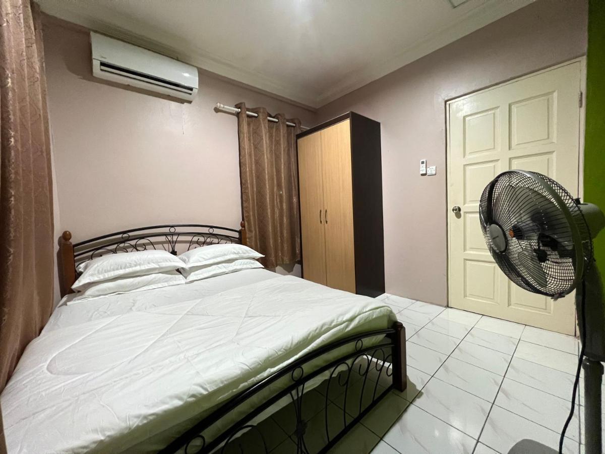 Hanif Homestay Kuching Exterior photo