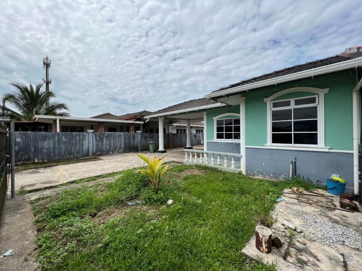 Hanif Homestay Kuching Exterior photo